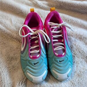 Woman’s Nike 720 Running Shoes size 8.5